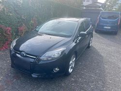 Schwarz Gebraucht 2011 Ford Focus Kombi | 5.200 € (Teuer)