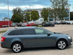 Grau Gebraucht 2016 Skoda Octavia Kombi | 11.500 € (Fairer Preis)