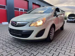 Weiß Gebraucht 2011 Opel Corsa Limousine | 1.750 € (Fairer Preis)