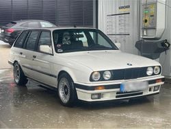 Weiß Gebraucht 1989 BMW 324 Kombi | 13.000 €