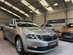 Beige Gebraucht 2017 Skoda Octavia Ambition Kombi | 8.950 € (Guter Preis)
