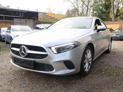 Iridiumsilber metalliclack Gebraucht 2018 Mercedes A200 Kleinwagen | 21.699 € (Fairer Preis)