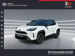 Platinweiss metallic, dach schwarz Gebraucht 2022 Toyota Yaris Hybrid Advance | 25.990 € (Fairer Preis)