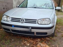 Silber Gebraucht 2001 VW Golf IV Comfortline Limousine | 500 € (Superpreis)
