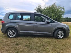 Grau Gebraucht 2016 VW Touran Comfortline Van / Kleinbus | 11.200 € (Fairer Preis)