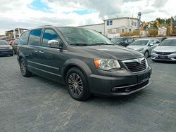 Grau Gebraucht 2015 Lancia Voyager S Van / Kleinbus | 8.990 € (Fairer Preis)