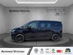Deep black perleffekt (schwarz) Gebraucht 2024 VW T7 Life Van | 53.880 € (Fairer Preis)
