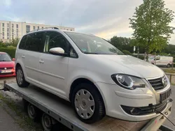 Weiß Gebraucht 2009 VW Touran Van / Kleinbus | 2.799 € (Guter Preis)