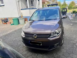 Braun Gebraucht 2010 VW Touran Van / Kleinbus | 5.800 € (Teuer)