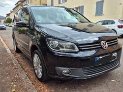 Schwarz Gebraucht 2011 VW Touran Highline Van / Kleinbus | 7.400 € (Fairer Preis)