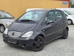 Schwarz Gebraucht 2001 Mercedes A140 Avantgarde Van / Kleinbus | 777 € (Superpreis)