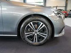 Selenitgrau Gebraucht 2023 Mercedes E220 Avantgarde Limousine | 41.400 € (Fairer Preis)