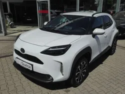 Schneeweiß Gebraucht 2024 Toyota Yaris Cross Team SUV | 30.290 € (Guter Preis)