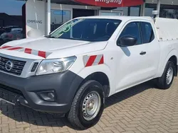 Weiß Gebraucht 2016 Nissan Navara Visia Abholung | 13.990 € (Fairer Preis)