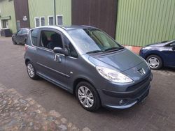 Grau Gebraucht 2006 Peugeot 1007 Van / Kleinbus | 3.499 € (Etwas zu teuer)