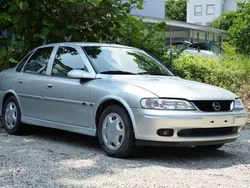 Silber Gebraucht 1999 Opel Vectra Edition Limousine | 350 € (Superpreis)