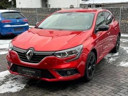 Rot Gebraucht 2018 Renault Mégane IV Limousine | 9.999 €