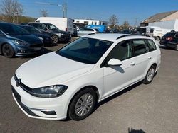 Weiß Gebraucht 2018 VW Golf VII Comfortline Kombi | 6.999 € (Guter Preis)