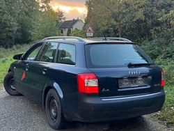 Blau Gebraucht 2004 Audi A4 Ambiente Kombi | 800 € (Superpreis)