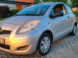 Silber Gebraucht 2010 Toyota Yaris Kleinwagen | 1.700 € (Guter Preis)