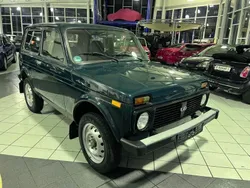Grün Gebraucht 2009 Lada Taiga SUV | 7.800 € (Teuer)