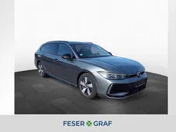 Diabasgrau metallic Gebraucht 2024 VW Passat R-line Kombi | 36.350 € (Guter Preis)