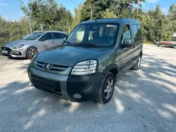 Grün Gebraucht 2007 Peugeot Partner Van / Kleinbus | 1.490 €