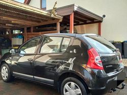 Schwarz Gebraucht 2012 Dacia Sandero Kleinwagen | 2.600 € (Etwas zu teuer)