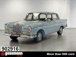 Blau Gebraucht 1963 Mercedes 220 SE Limousine | 29.900 €