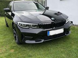Schwarz Gebraucht 2021 BMW 320 Sport Line Kombi | 26.900 € (Fairer Preis)