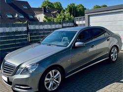 Grau Gebraucht 2011 Mercedes E200 Limousine | 9.995 € (Fairer Preis)