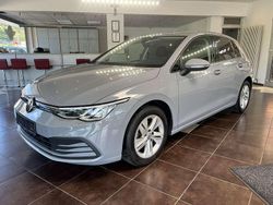 Mondsteingrau Gebraucht 2020 VW Golf VIII Life Kleinwagen | 16.499 € (Fairer Preis)