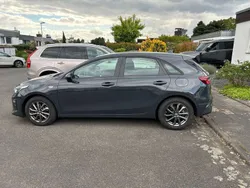 Grau Gebraucht 2021 Kia Ceed Edition 7 Limousine | 14.500 € (Fairer Preis)