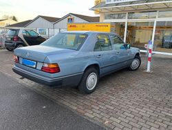 Blau Gebraucht 1989 Mercedes E250 Limousine | 14.900 €
