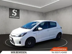 Pianosaweiß Gebraucht 2012 Toyota Yaris Hybrid Life Limousine | 9.400 € (Fairer Preis)