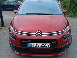 Rot Gebraucht 2017 Citroën C4 Picasso PureTech Van / Kleinbus | 11.900 € (Fairer Preis)