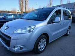 Silber Gebraucht 2011 Peugeot Partner Tepee Family Van / Kleinbus | 7.990 € (Teuer)