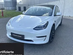 Weiß Gebraucht 2022 Tesla Model 3 Performance Limousine | 34.800 € (Etwas zu teuer)