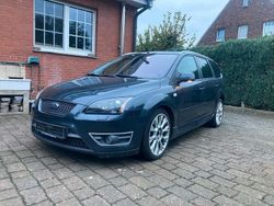 Grau Gebraucht 2007 Ford Focus Kombi | 2.500 € (Etwas zu teuer)