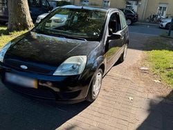 Schwarz Gebraucht 2004 Ford Fiesta Futura Kleinwagen | 1.549 € (Fairer Preis)