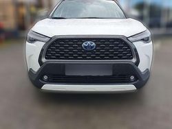 Weiß Gebraucht 2023 Toyota Corolla Cross Team SUV | 33.530 € (Etwas zu teuer)