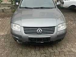 Grau Gebraucht 2001 VW Passat Basis Kombi | 900 € (Fairer Preis)