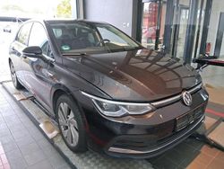 Deep black perleffekt Gebraucht 2022 VW Golf VIII Style Limousine | 19.999 € (Fairer Preis)