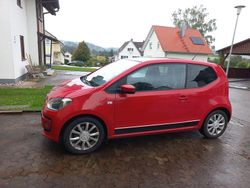 Rot Gebraucht 2012 VW up! high up! Kleinwagen | 5.800 € (Etwas zu teuer)