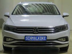 Glacier white (metallic) Gebraucht 2023 VW Passat Elegance Kombi | 26.950 € (Guter Preis)