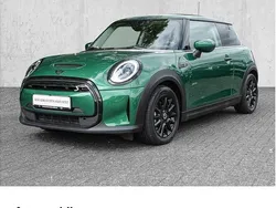 Grün Gebraucht 2022 Mini Cooper Essential Kleinwagen | 18.990 € (Guter Preis)