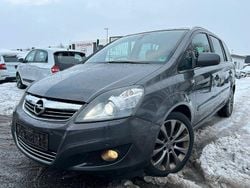 Grau Gebraucht 2011 Opel Zafira Innovation Van / Kleinbus | 4.350 € (Guter Preis)