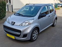 Grau Gebraucht 2009 Peugeot 107 Filou Kleinwagen | 1.590 € (Fairer Preis)