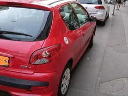 Rot Gebraucht 2012 Peugeot 206 Limousine | 3.000 €