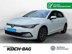 Pure white Gebraucht 2022 VW Golf VIII Style Limousine | 25.890 € (Fairer Preis)